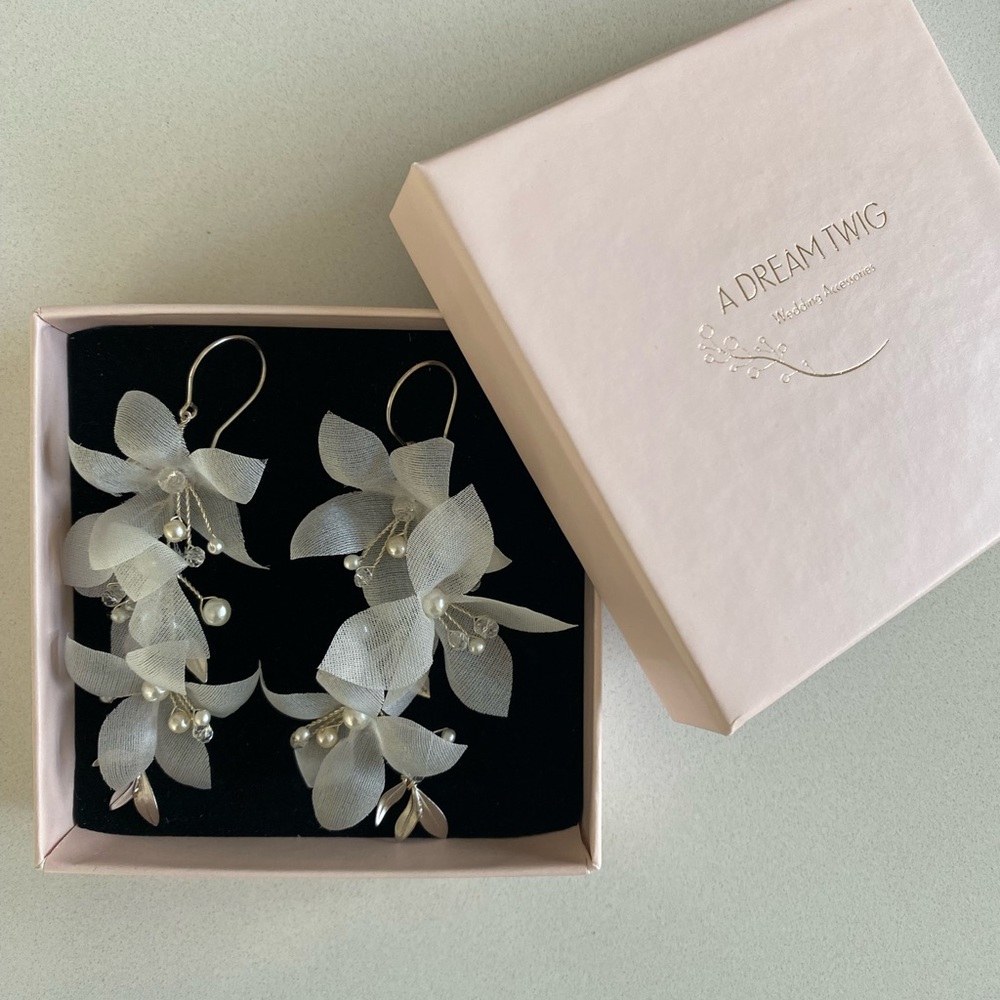 Handmade white & silver bridal flower earrings.